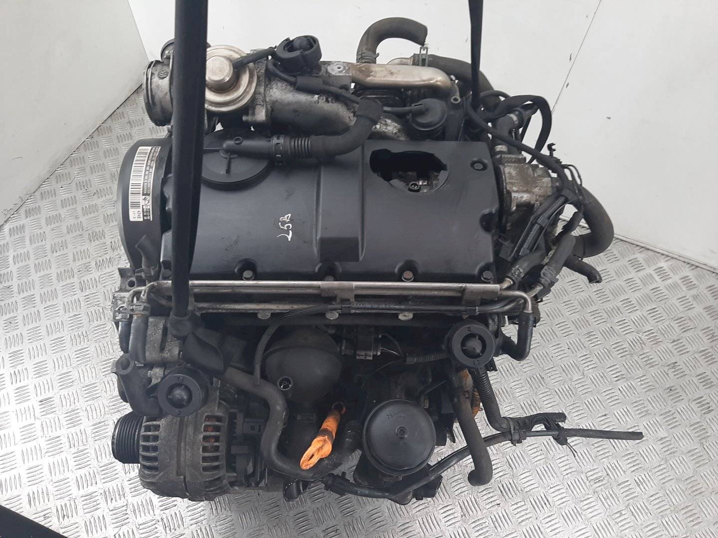 Двигатель Volkswagen Golf 1.9л AXR 2004