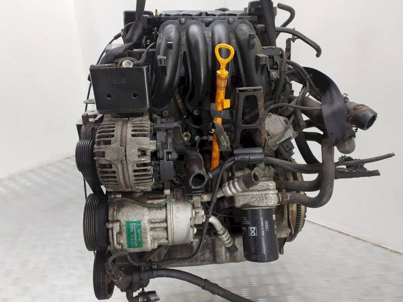 Двигатель Volkswagen Golf AKL 2003 — фото 2