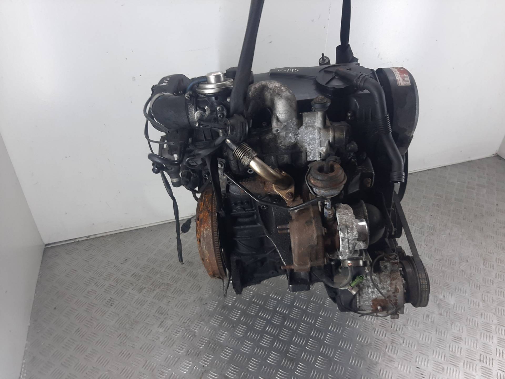 Двигатель Volkswagen Passat 1.9л AVB 2004 — фото 2