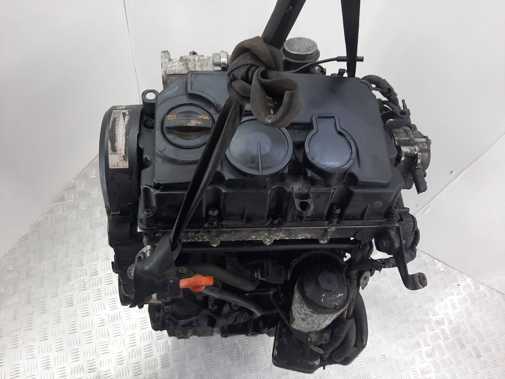 Двигатель Volkswagen Passat 1.9л BLS 2006