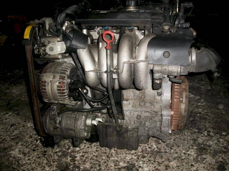 Двигатель Volvo V40 1.6л 2003 — фото 3