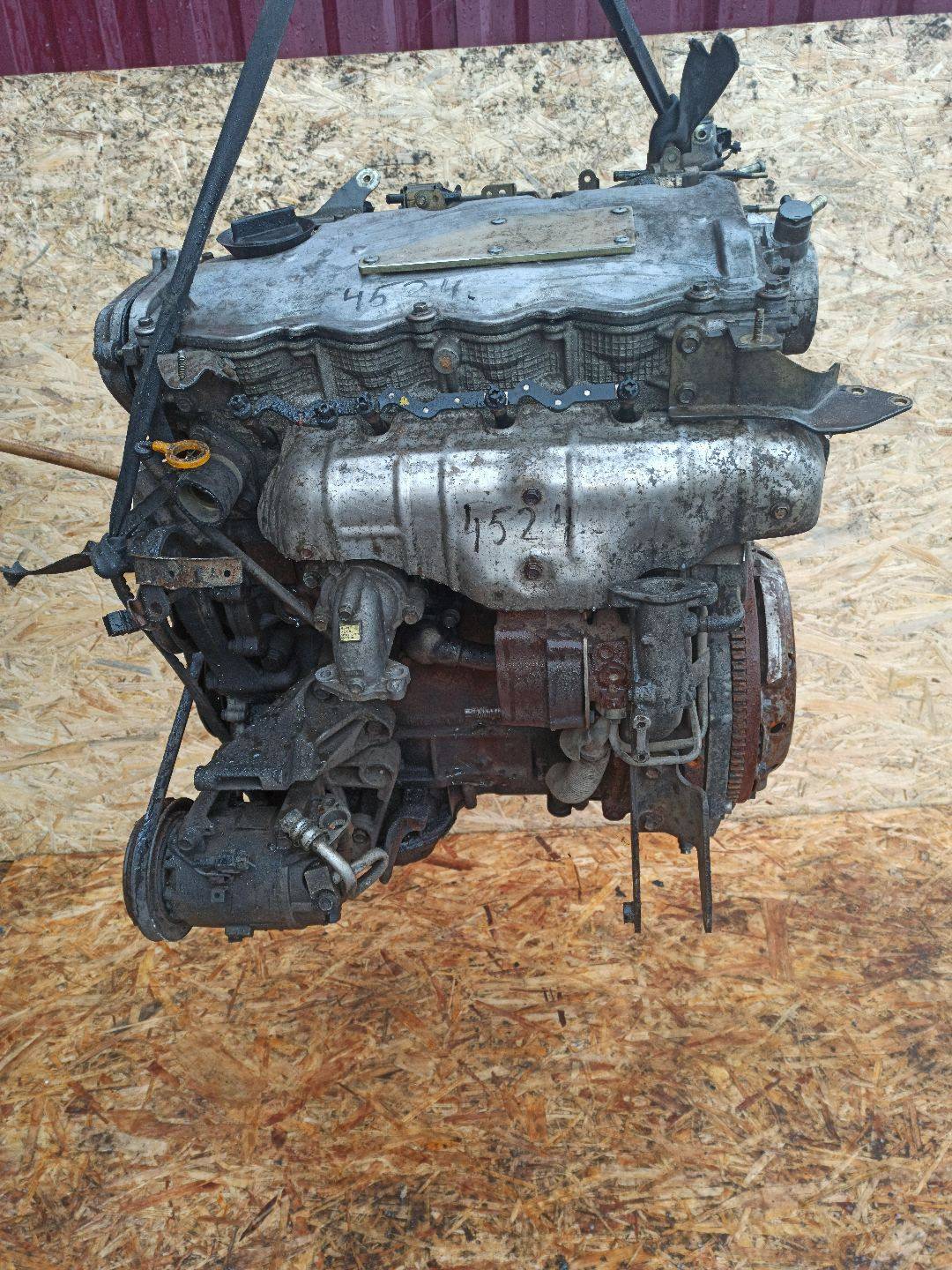 Двигатель Nissan Almera Tino V10 2.2л 2003
