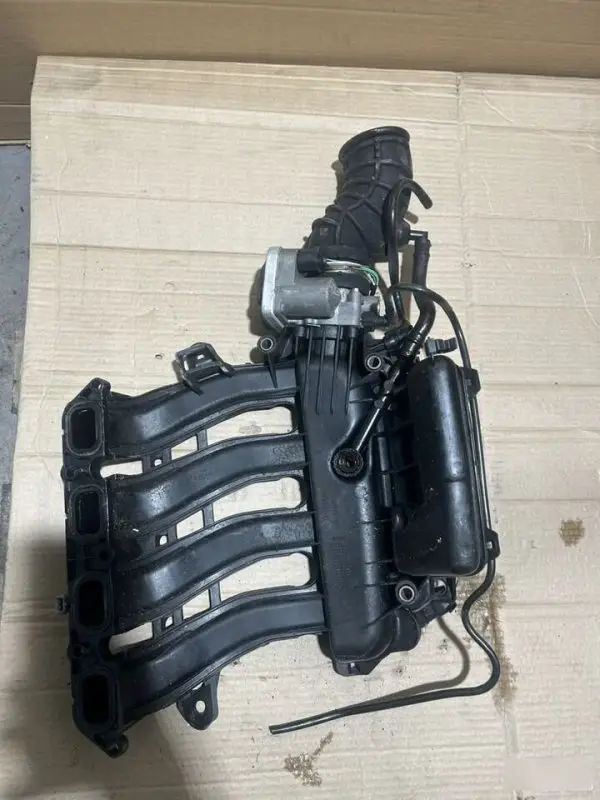 Впускной коллектор Renault Megane 2 8200020647 K4M